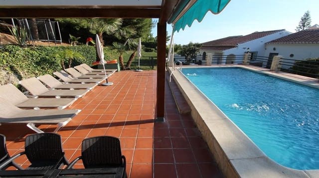 5 soveværelse Byhus til salg i Frigiliana med swimmingpool garage - € 1.050.000 (Ref: 9863941)