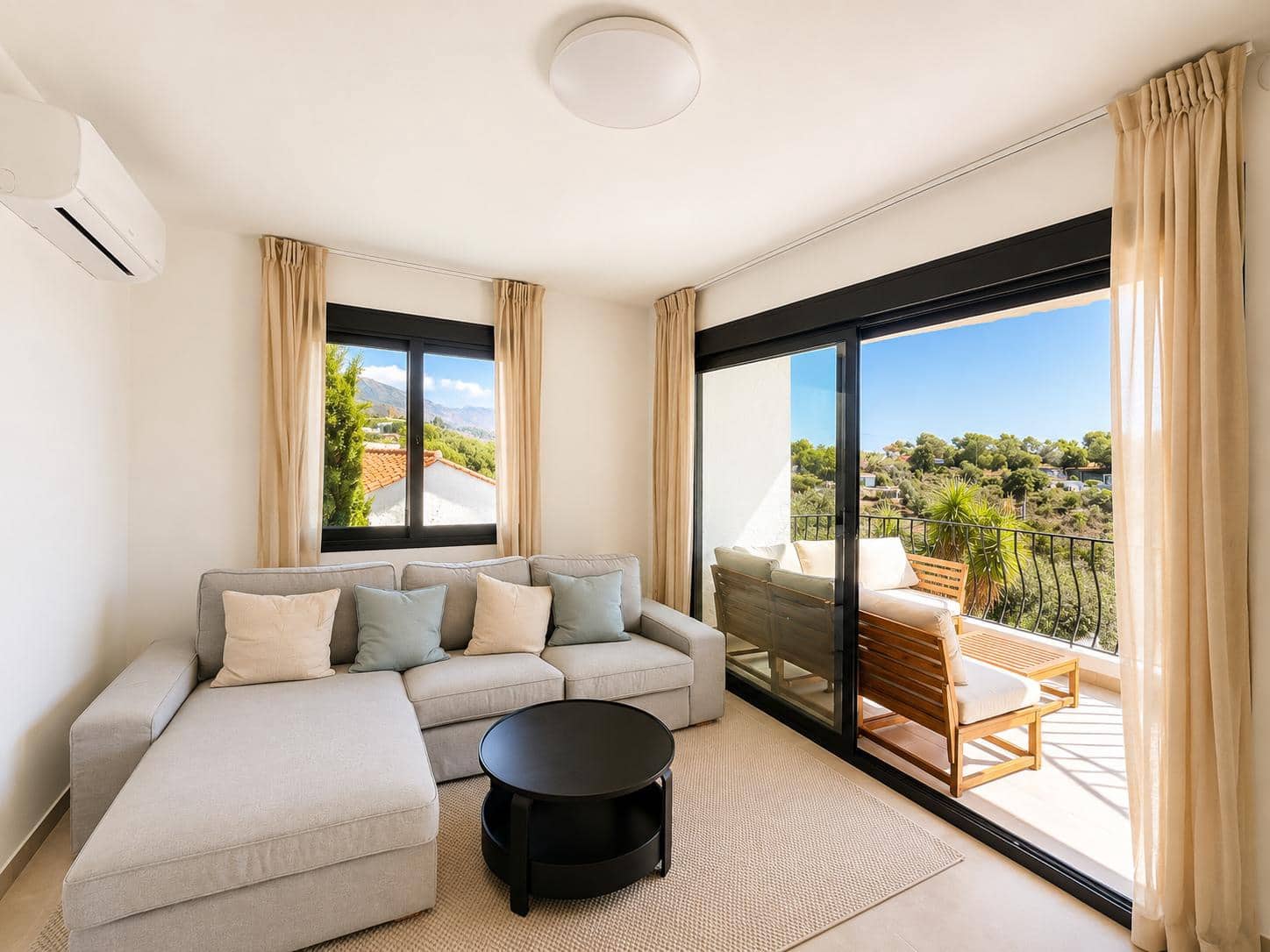 4 quarto Moradia para venda em Nerja com piscina garagem - 799 000 € (Ref: 9915045)