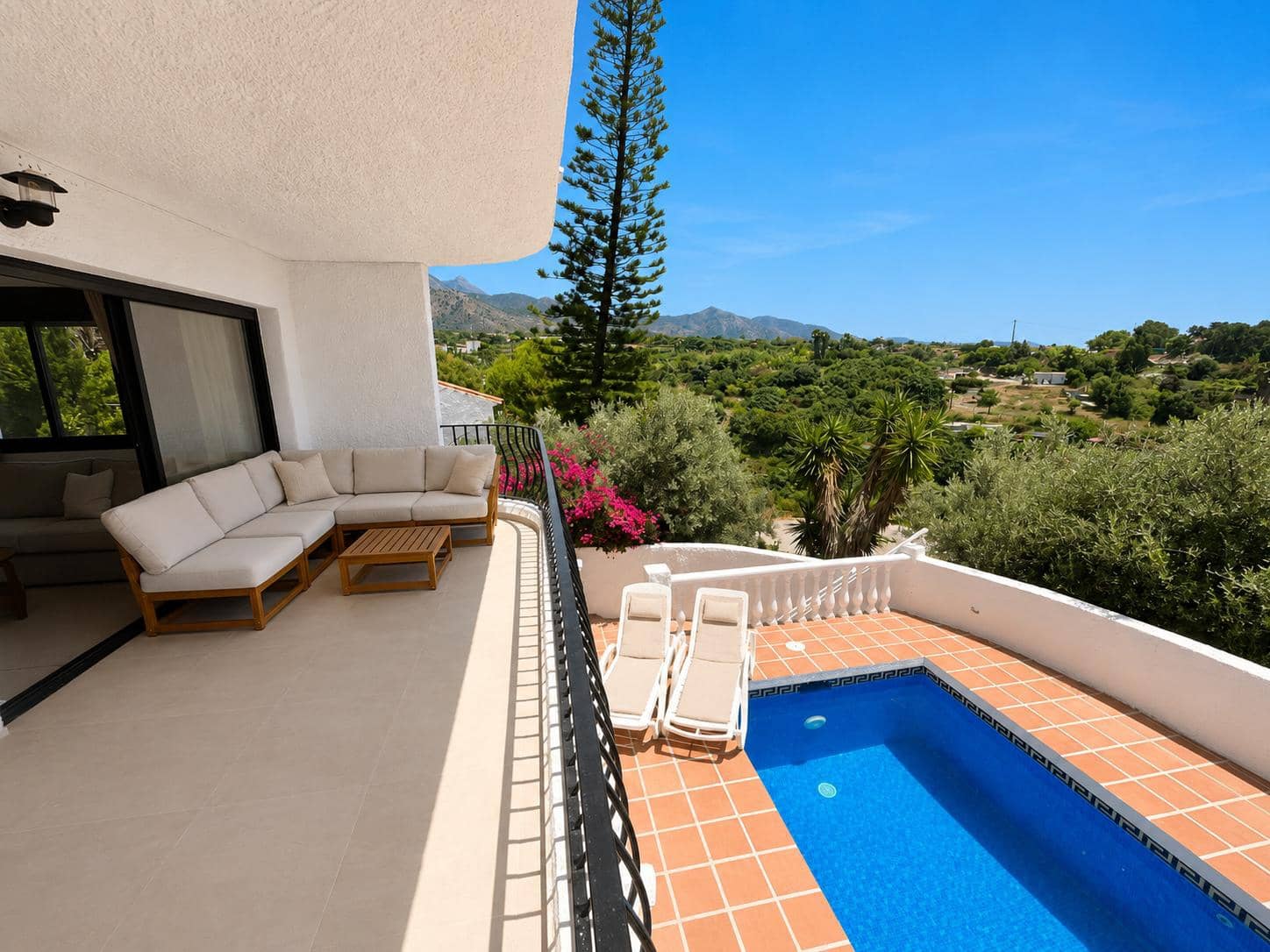 4 quarto Moradia para venda em Nerja com piscina garagem - 799 000 € (Ref: 9915045)