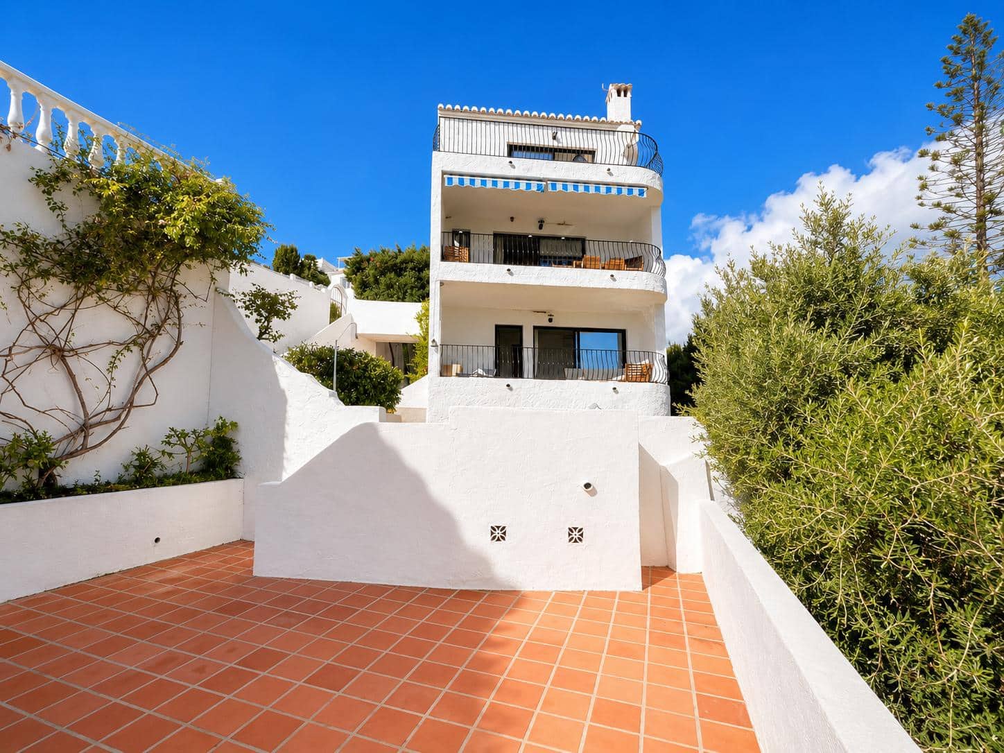 4 quarto Moradia para venda em Nerja com piscina garagem - 799 000 € (Ref: 9915045)