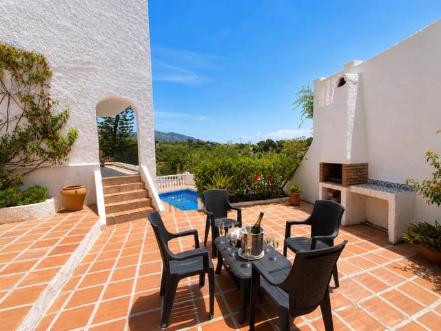 4 Zimmer Villa zu verkaufen in Burriana, Nerja mit Pool Garage - 799.000 € (Ref: 9915045)