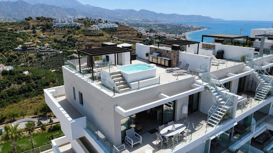 3 soveværelse Lejlighed til salg i Nerja med swimmingpool garage - € 1.275.000 (Ref: 9935229)
