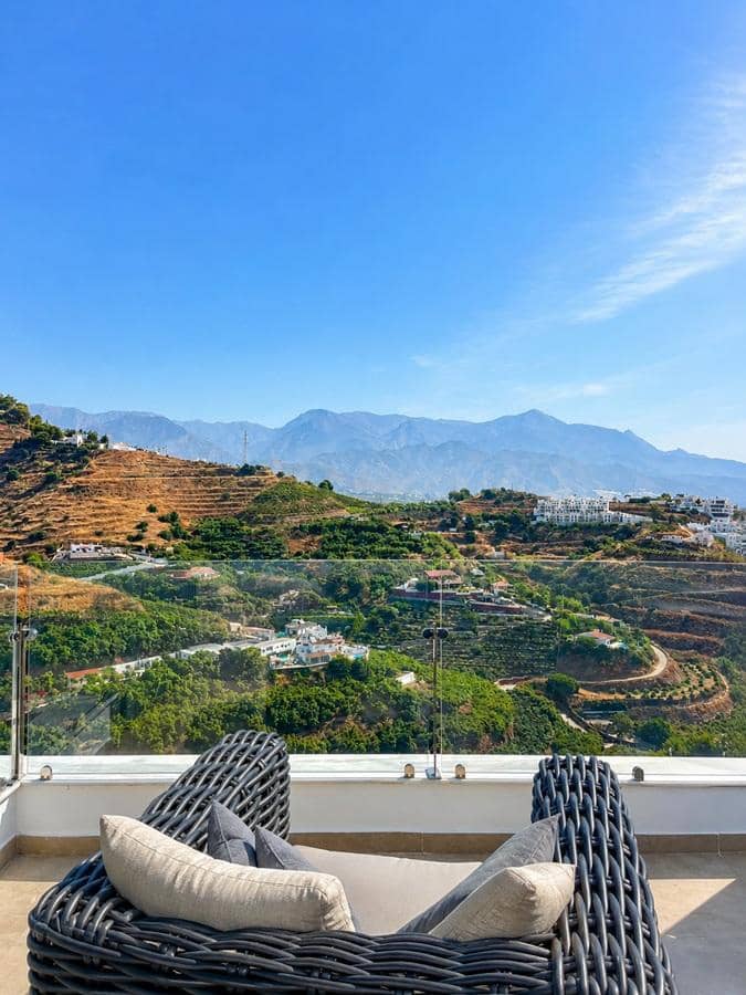 3 bedroom Apartment for sale in Nerja with pool garage - € 1,275,000 (Ref: 9935229)
