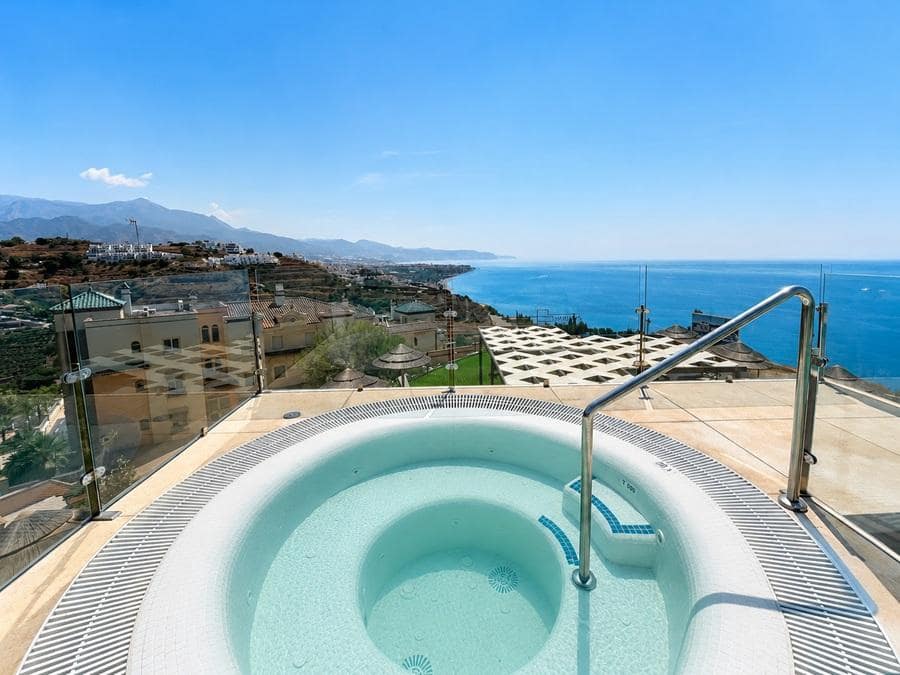 3 bedroom Apartment for sale in Nerja with pool garage - € 1,275,000 (Ref: 9935229)