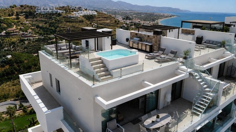 3 bedroom Apartment for sale in Nerja with pool garage - € 1,275,000 (Ref: 9935229)