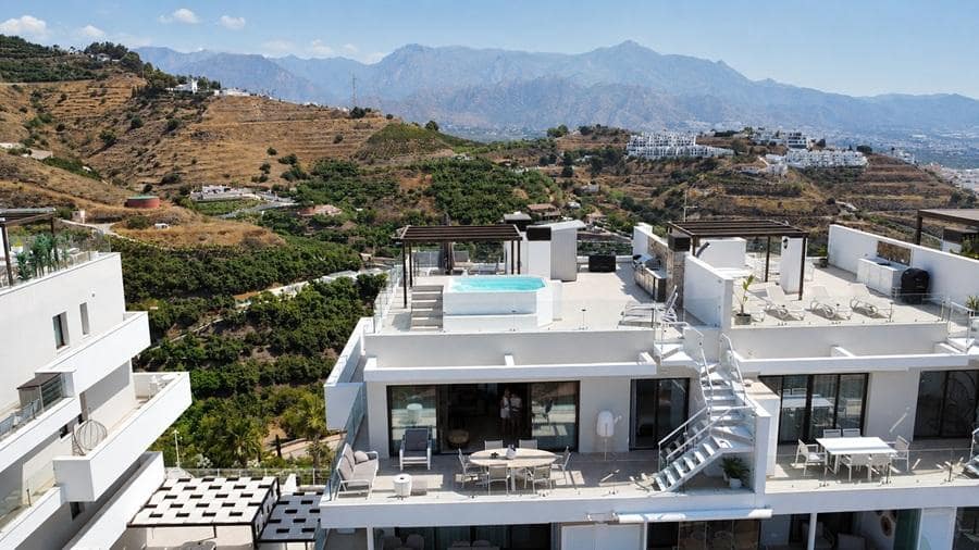 3 bedroom Apartment for sale in Nerja with pool garage - € 1,275,000 (Ref: 9935229)