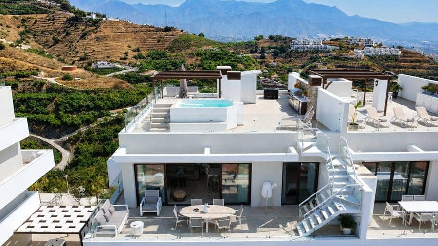 3 bedroom Apartment for sale in Nerja with pool garage - € 1,275,000 (Ref: 9935229)