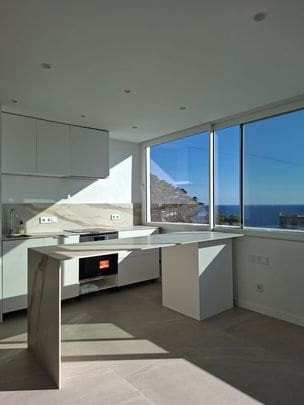 Leilighet til salgs i Cala Mayor med garasje - € 369 000 (Ref: 9331255)