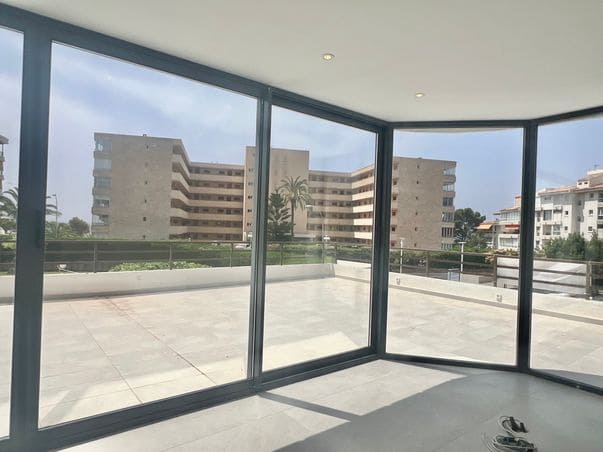 Apartamento de 2 habitaciones en Puerto Portals, Calvià en venta con piscina garaje - 1.050.000 € (Ref: 9816797)