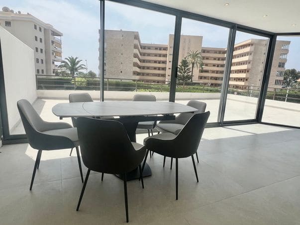 Apartamento de 2 habitaciones en Puerto Portals, Calvià en venta con piscina garaje - 1.050.000 € (Ref: 9816797)