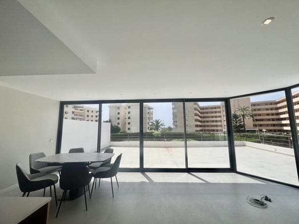 Apartamento de 2 habitaciones en Puerto Portals, Calvià en venta con piscina garaje - 1.050.000 € (Ref: 9816797)