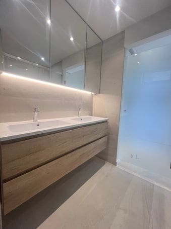Apartamento de 2 habitaciones en Puerto Portals, Calvià en venta con piscina garaje - 1.050.000 € (Ref: 9816797)