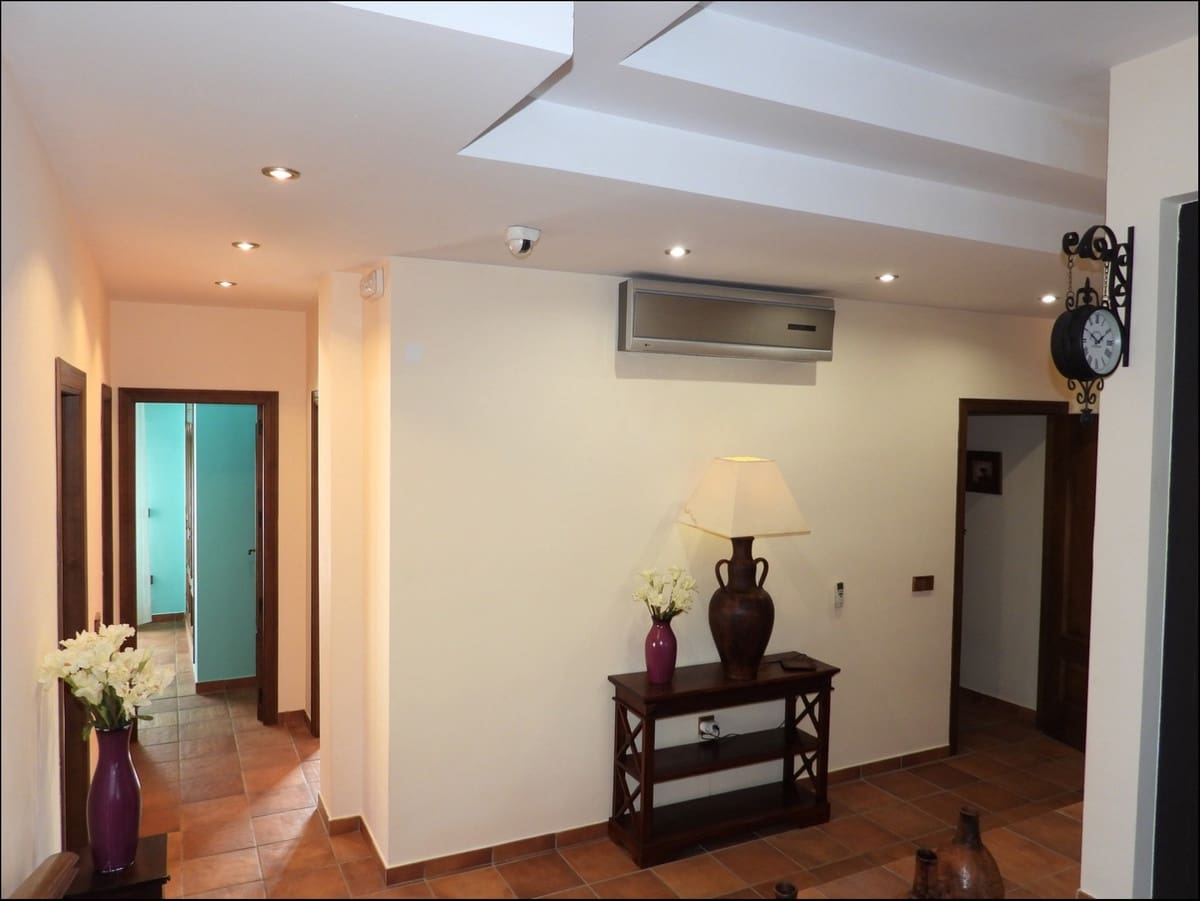 5 soverom Kjedet enebolig til salgs i La Duquesa / Puerto de la Duquesa med svømmebasseng garasje - € 950 000 (Ref: 5325716)