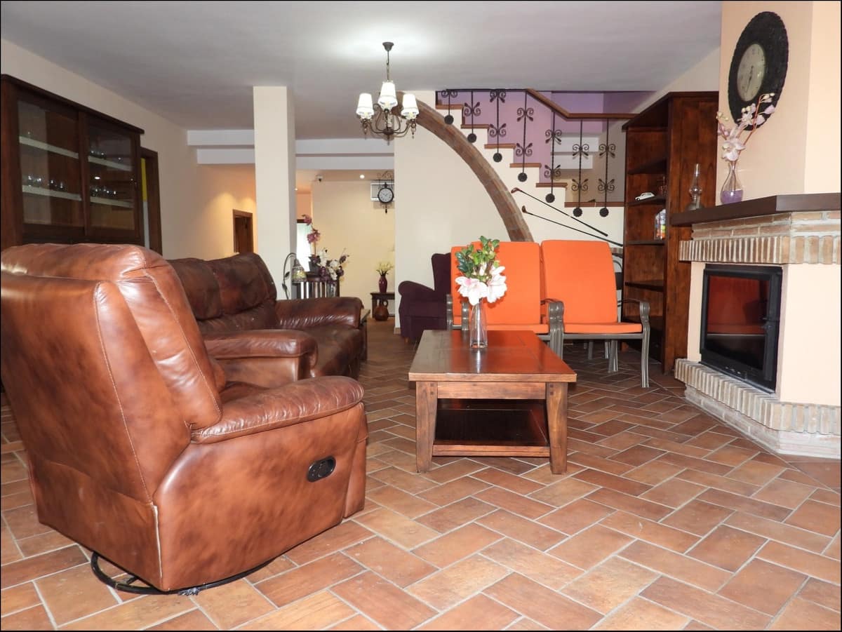 5 soverom Kjedet enebolig til salgs i La Duquesa / Puerto de la Duquesa med svømmebasseng garasje - € 950 000 (Ref: 5325716)