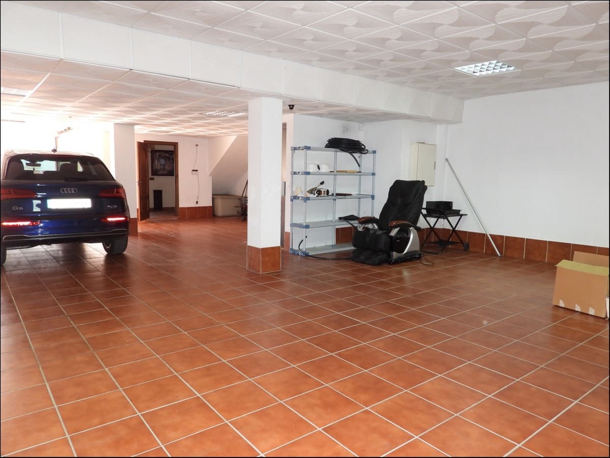 5 makuuhuone Paritalo myytävänä paikassa La Duquesa / Puerto de la Duquesa mukana uima-altaan 
autotalli - 950 000 € (Ref: 5325716)