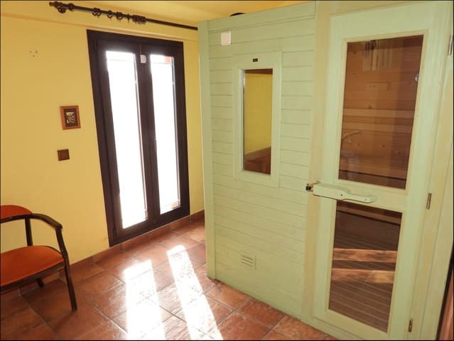 5 soverom Kjedet enebolig til salgs i La Duquesa / Puerto de la Duquesa, Manilva med svømmebasseng garasje - € 950 000 (Ref: 5325716)