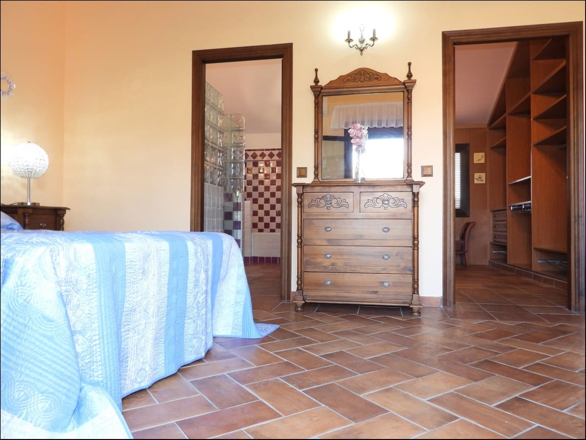 5 soveværelse Semi-Rækkehus til salg i La Duquesa / Puerto de la Duquesa med swimmingpool garage - € 950.000 (Ref: 5325716)