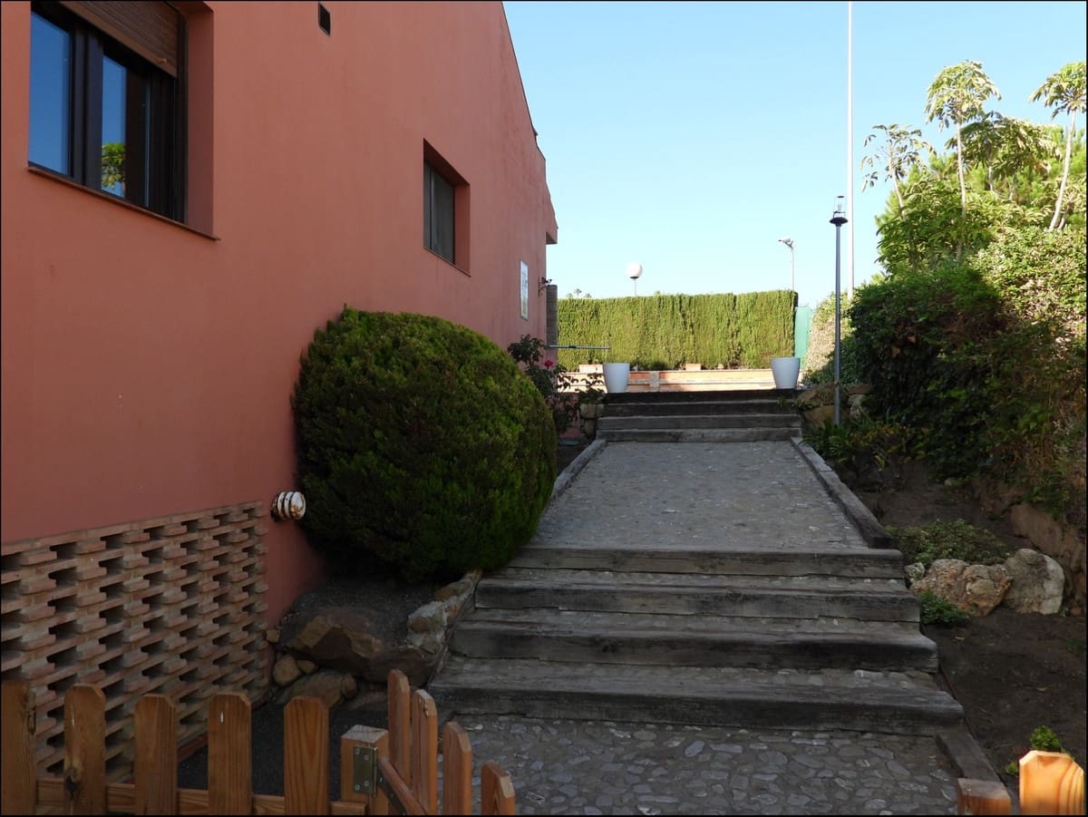 5 soveværelse Semi-Rækkehus til salg i La Duquesa / Puerto de la Duquesa med swimmingpool garage - € 950.000 (Ref: 5325716)