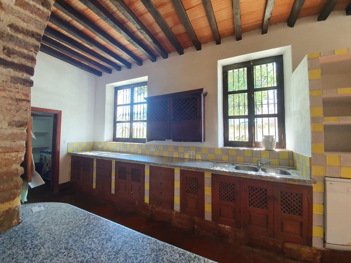 11 soveværelse Finca/Landehus til salg i San Enrique de Guadiaro med swimmingpool garage - € 3.500.000 (Ref: 6073479)