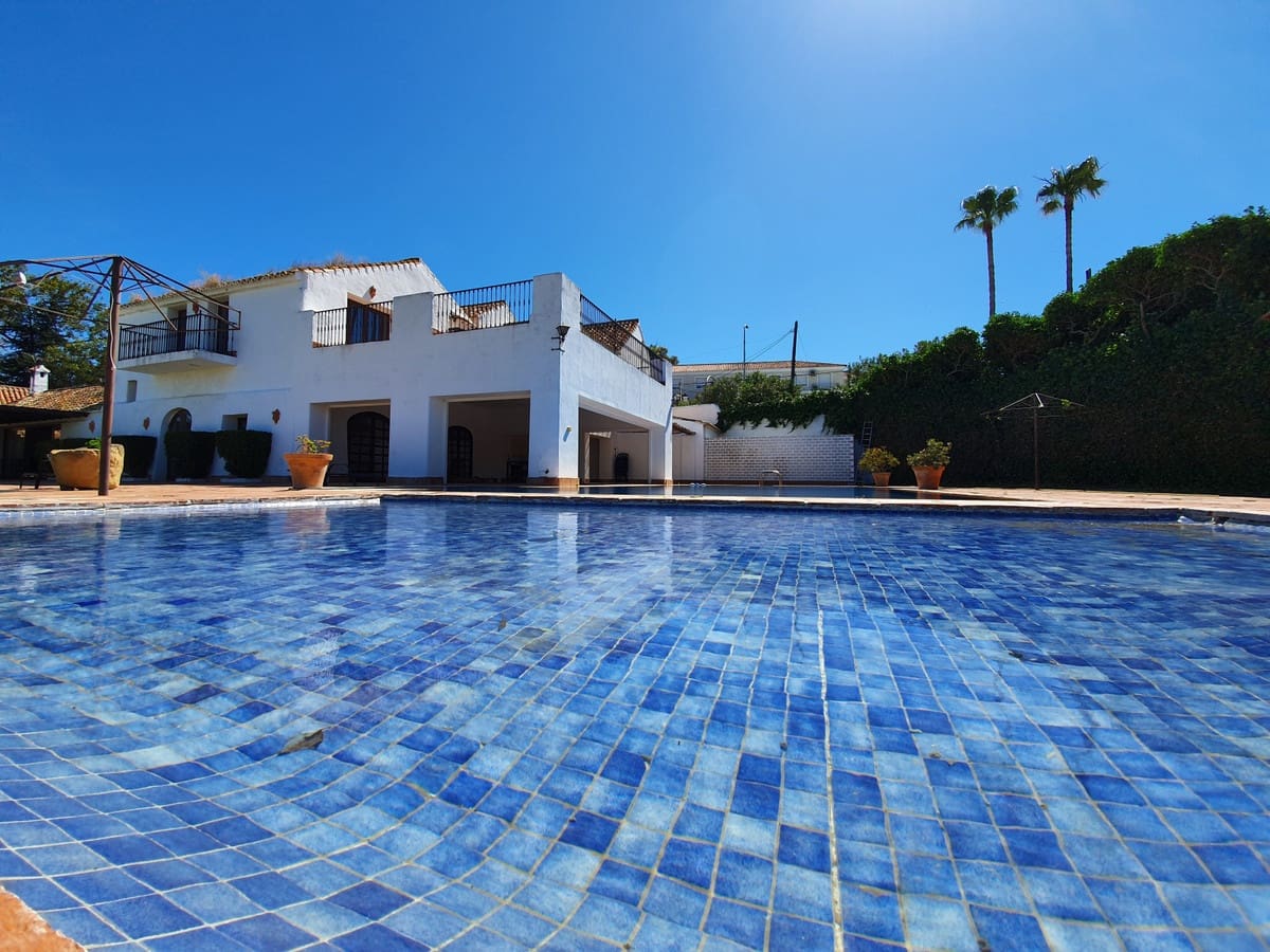 11 soveværelse Finca/Landehus til salg i San Enrique de Guadiaro med swimmingpool garage - € 3.500.000 (Ref: 6073479)