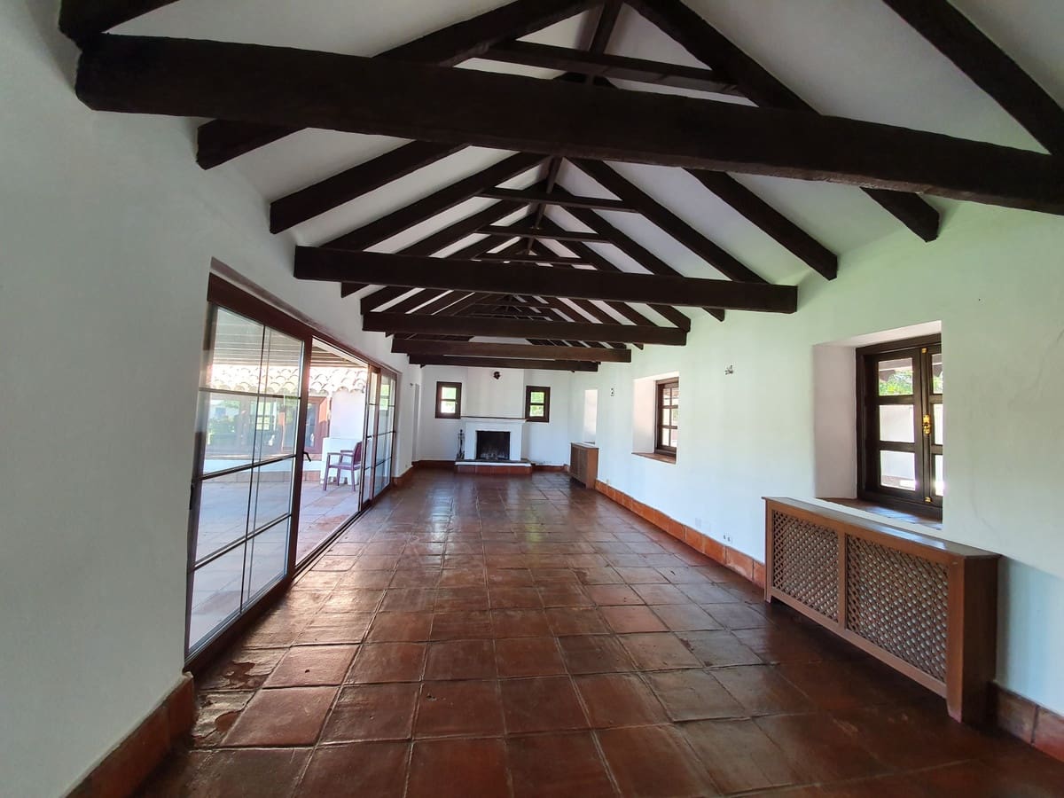 11 soveværelse Finca/Landehus til salg i San Enrique de Guadiaro med swimmingpool garage - € 3.500.000 (Ref: 6073479)