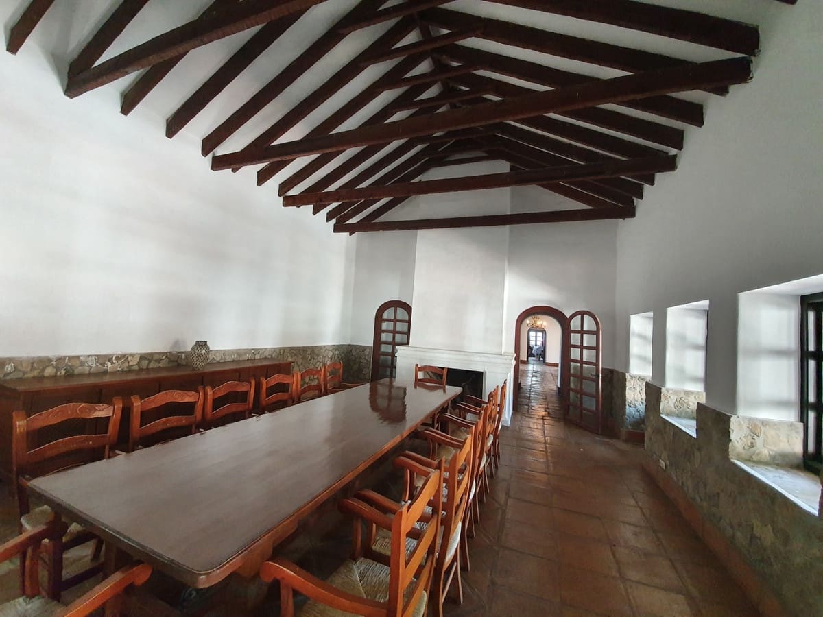 11 soveværelse Finca/Landehus til salg i San Enrique de Guadiaro med swimmingpool garage - € 3.500.000 (Ref: 6073479)