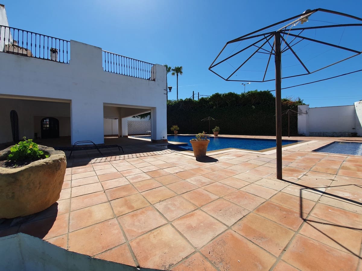 11 soveværelse Finca/Landehus til salg i San Enrique de Guadiaro med swimmingpool garage - € 3.500.000 (Ref: 6073479)