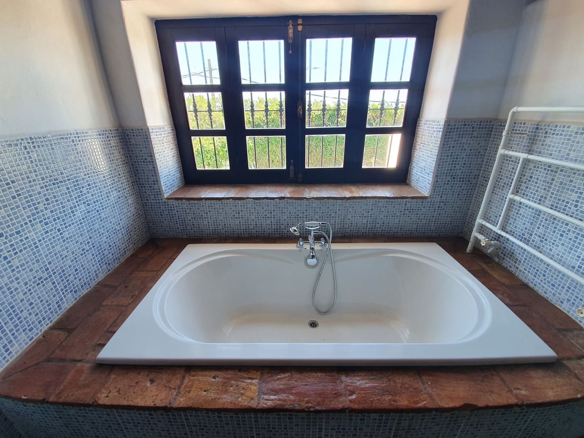 11 soveværelse Finca/Landehus til salg i San Enrique de Guadiaro med swimmingpool garage - € 3.500.000 (Ref: 6073479)