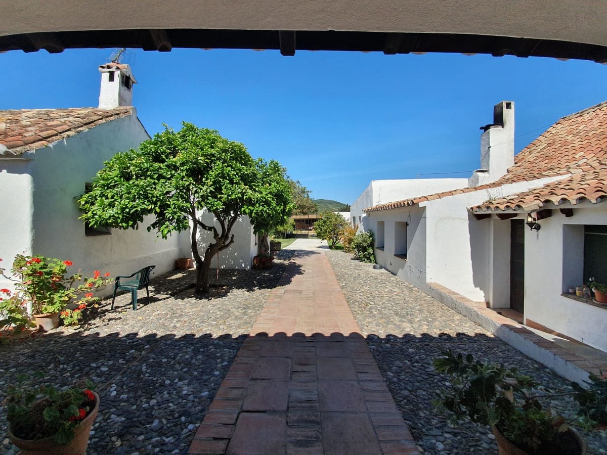 11 soverom Finca/Herregård til salgs i San Enrique de Guadiaro med svømmebasseng garasje - € 3 500 000 (Ref: 6073479)