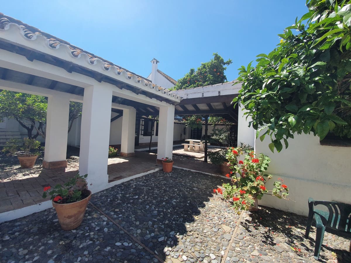 11 sypialnia Finka/Dom wiejski na sprzedaż w San Enrique de Guadiaro z basenem garażem - 3 500 000 € (Ref: 6073479)