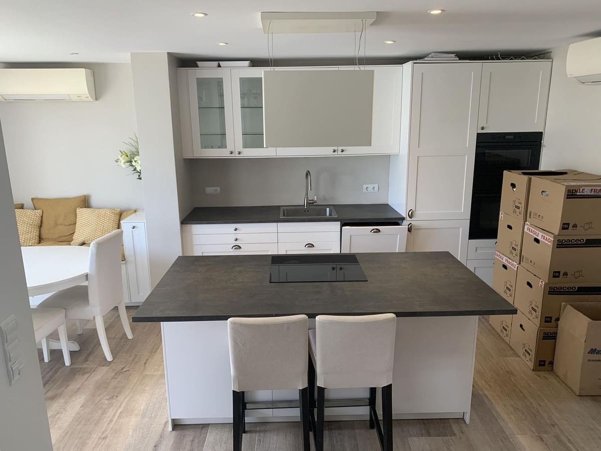 3 soverom Hus til salgs i Nueva Andalucia med svømmebasseng garasje - € 949 000 (Ref: 7678079)