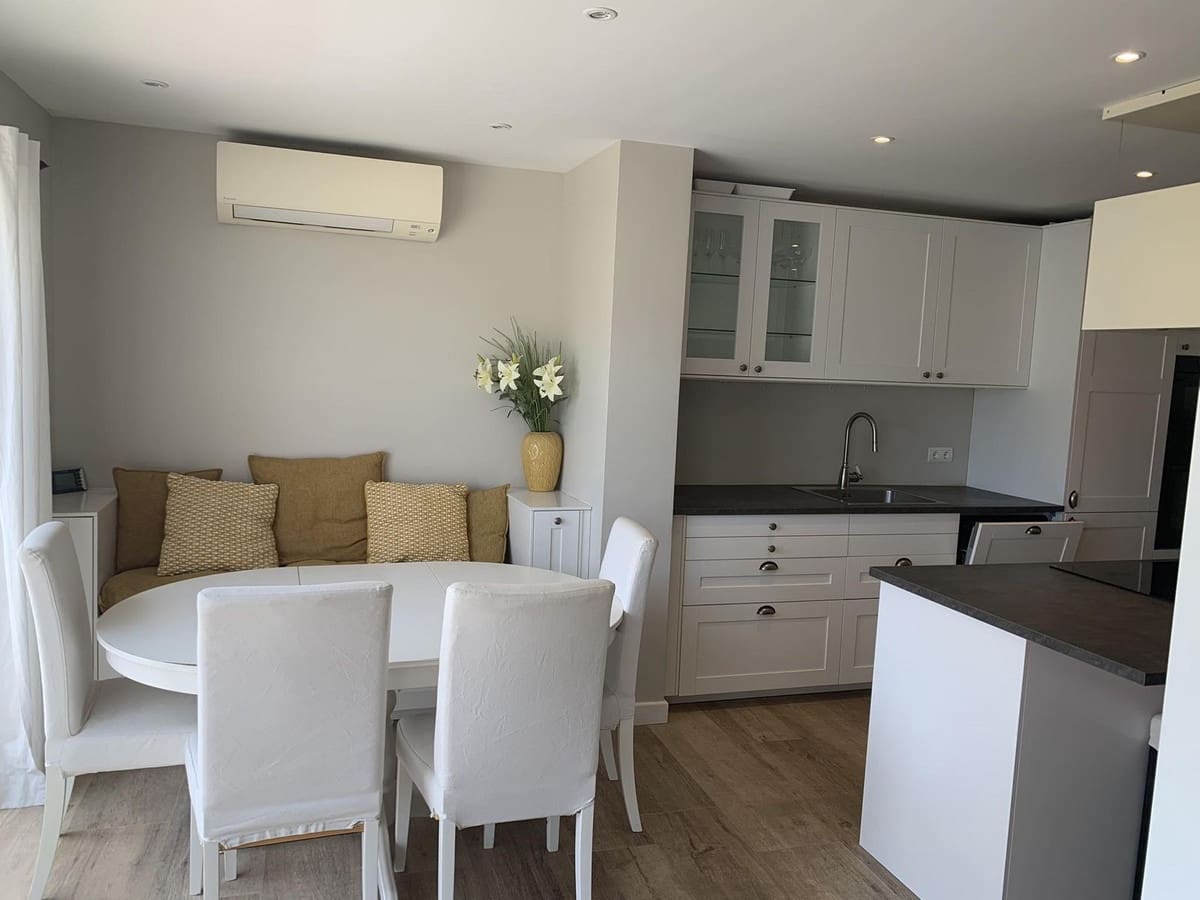 3 soverom Hus til salgs i Nueva Andalucia med svømmebasseng garasje - € 949 000 (Ref: 7678079)