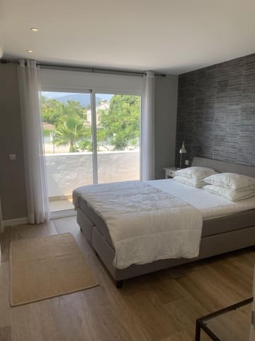 3 makuuhuone Omakotitalo myytävänä paikassa Nueva Andalucia, Marbella mukana uima-altaan 
autotalli - 949 000 € (Ref: 7678079)