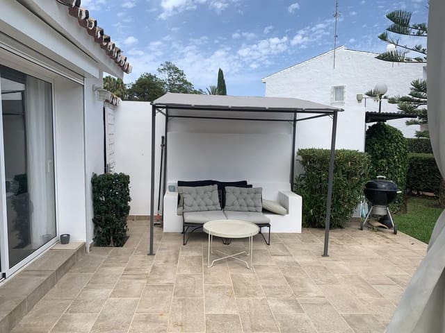 3 makuuhuone Omakotitalo myytävänä paikassa Nueva Andalucia, Marbella mukana uima-altaan 
autotalli - 949 000 € (Ref: 7678079)