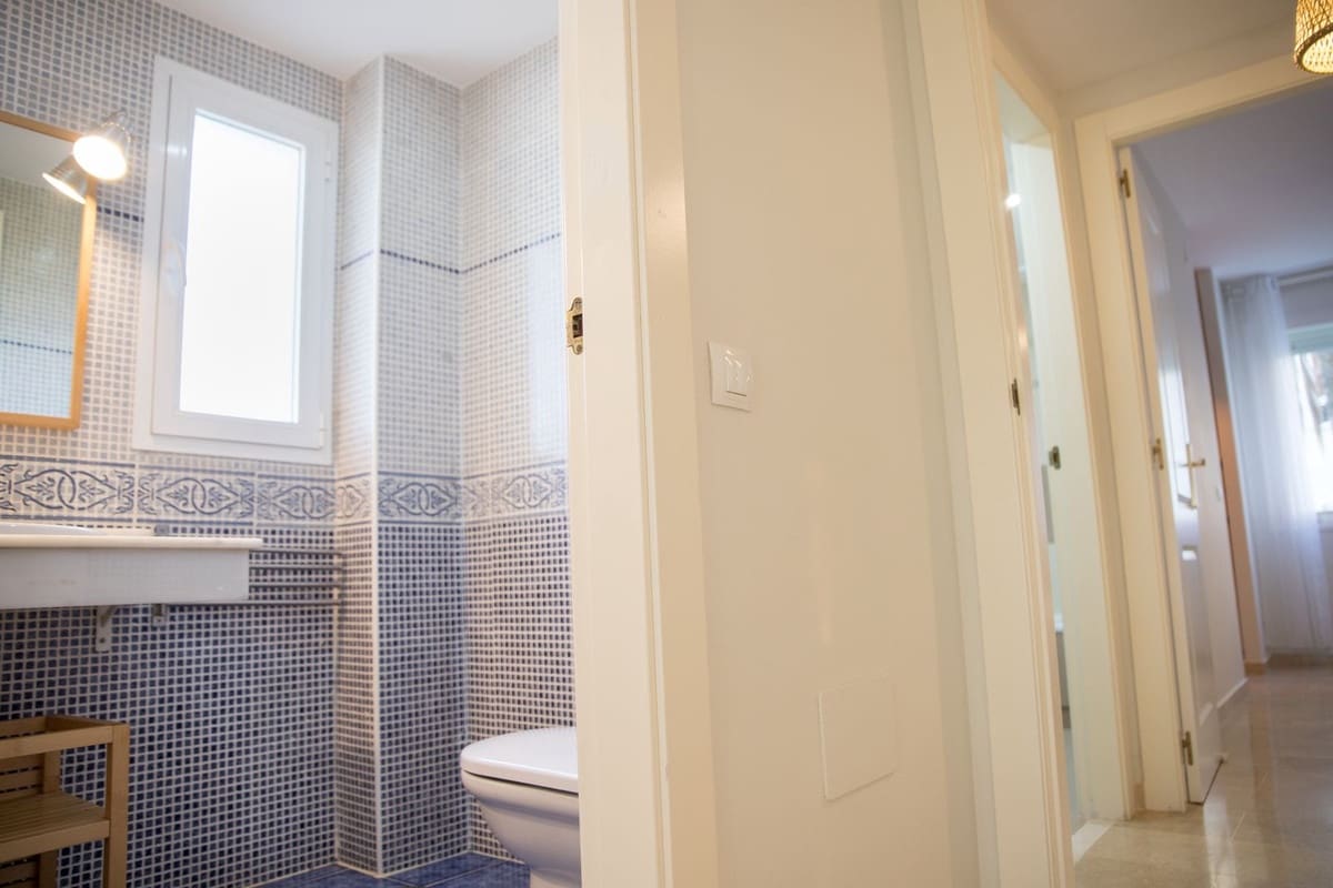 2 sypialnia Apartament na sprzedaż w La Duquesa / Puerto de la Duquesa z basenem garażem - 260 000 € (Ref: 7853915)