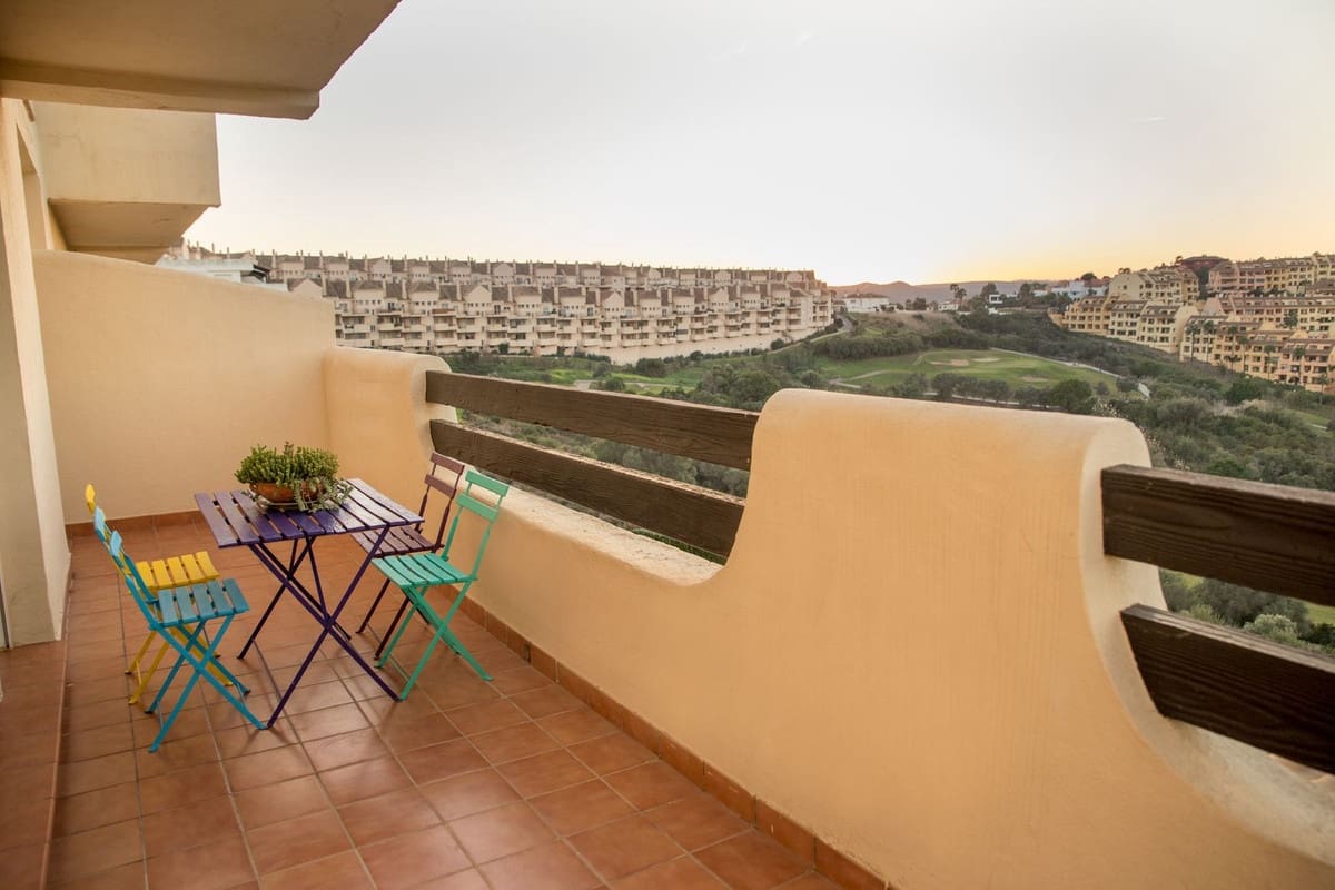 2 sypialnia Apartament na sprzedaż w La Duquesa / Puerto de la Duquesa z basenem garażem - 260 000 € (Ref: 7853915)