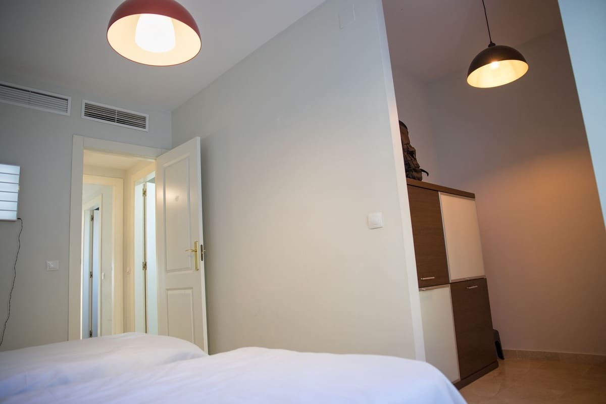 2 sypialnia Apartament na sprzedaż w La Duquesa / Puerto de la Duquesa z basenem garażem - 260 000 € (Ref: 7853915)