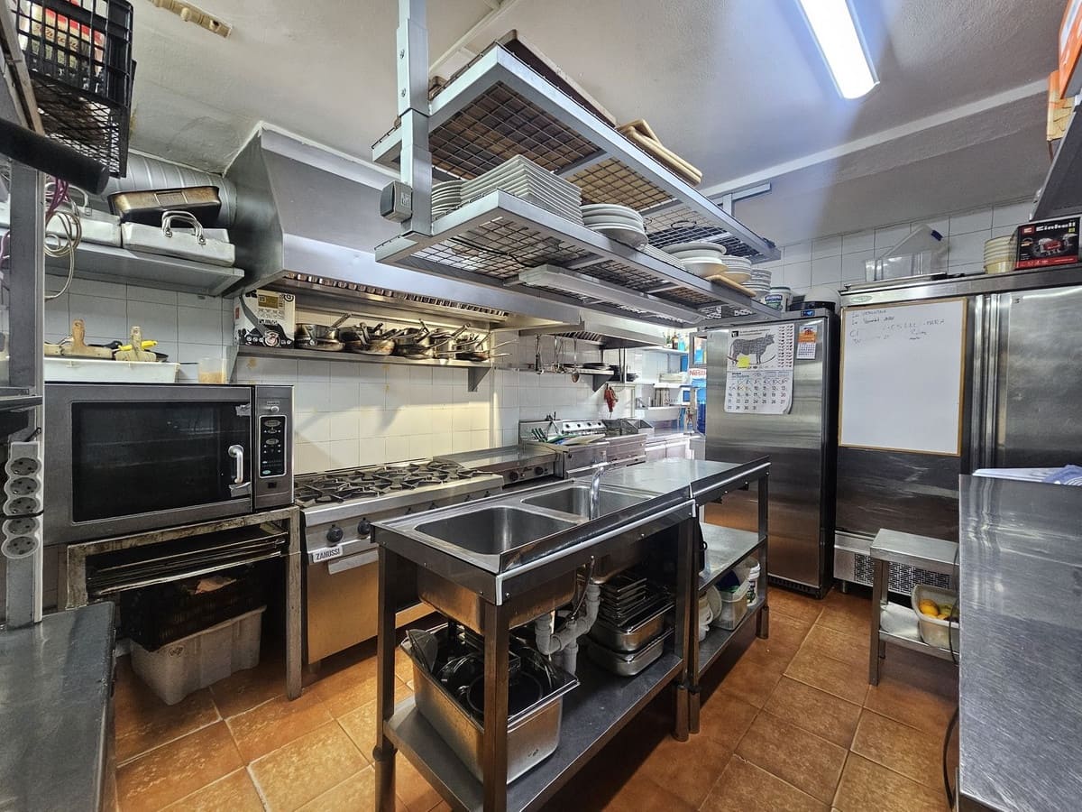 Restaurant/Bar til salg i Torreguadiaro - € 990.000 (Ref: 8601222)