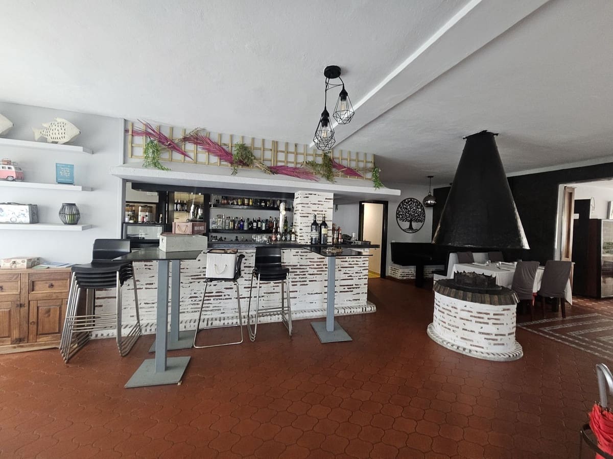 Restaurant/Bar til salg i Torreguadiaro - € 990.000 (Ref: 8601222)