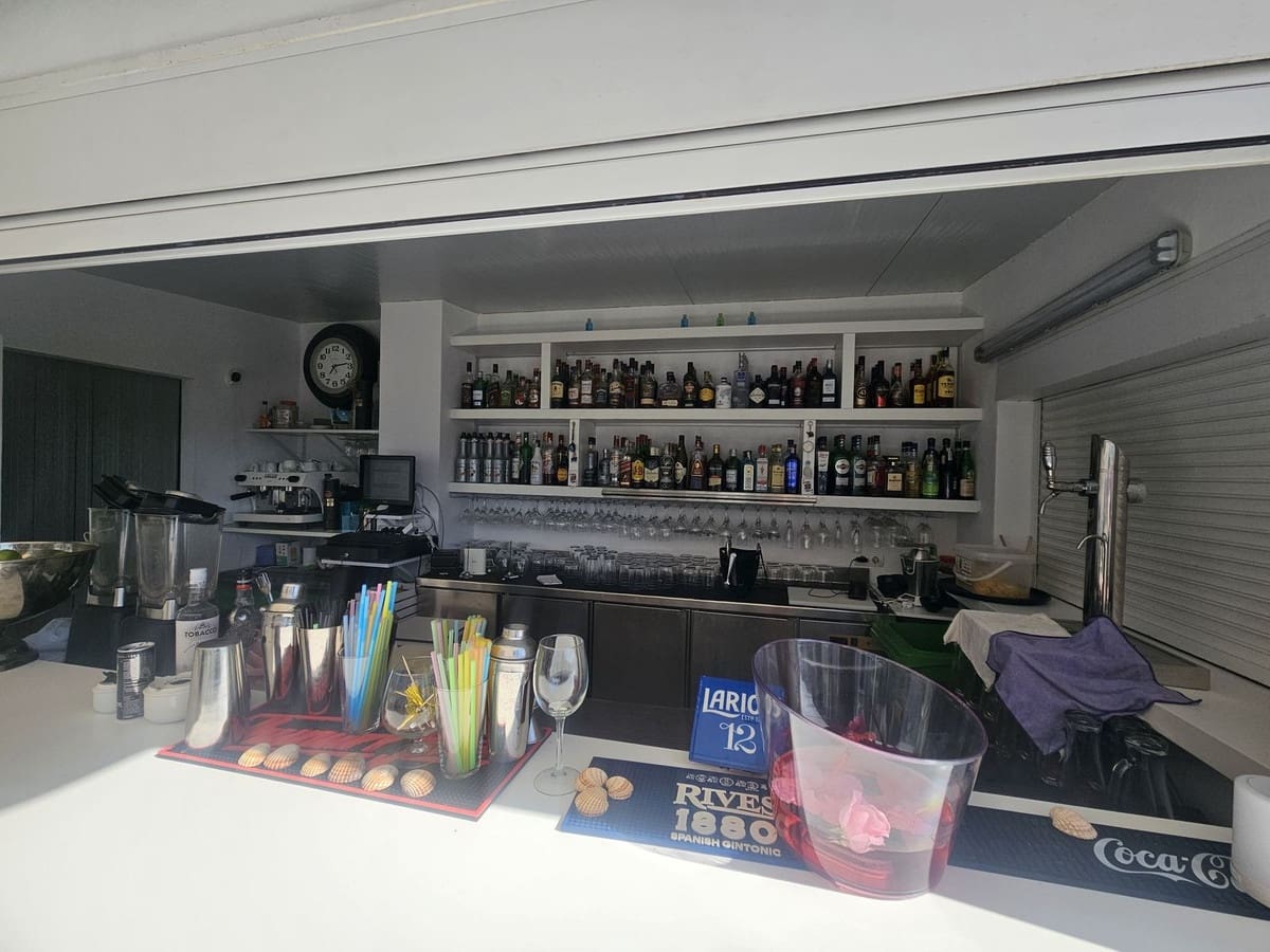 Restaurant/Bar til salg i Torreguadiaro - € 990.000 (Ref: 8601222)