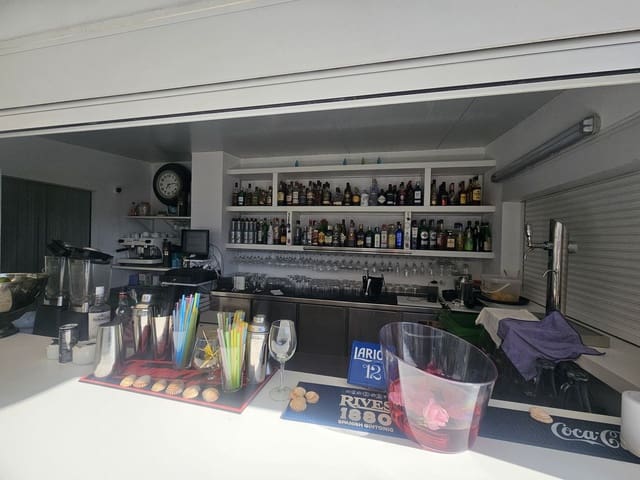 Restaurang/Bar till salu i Torreguadiaro, San Roque - 990 000 € (Ref: 8601222)