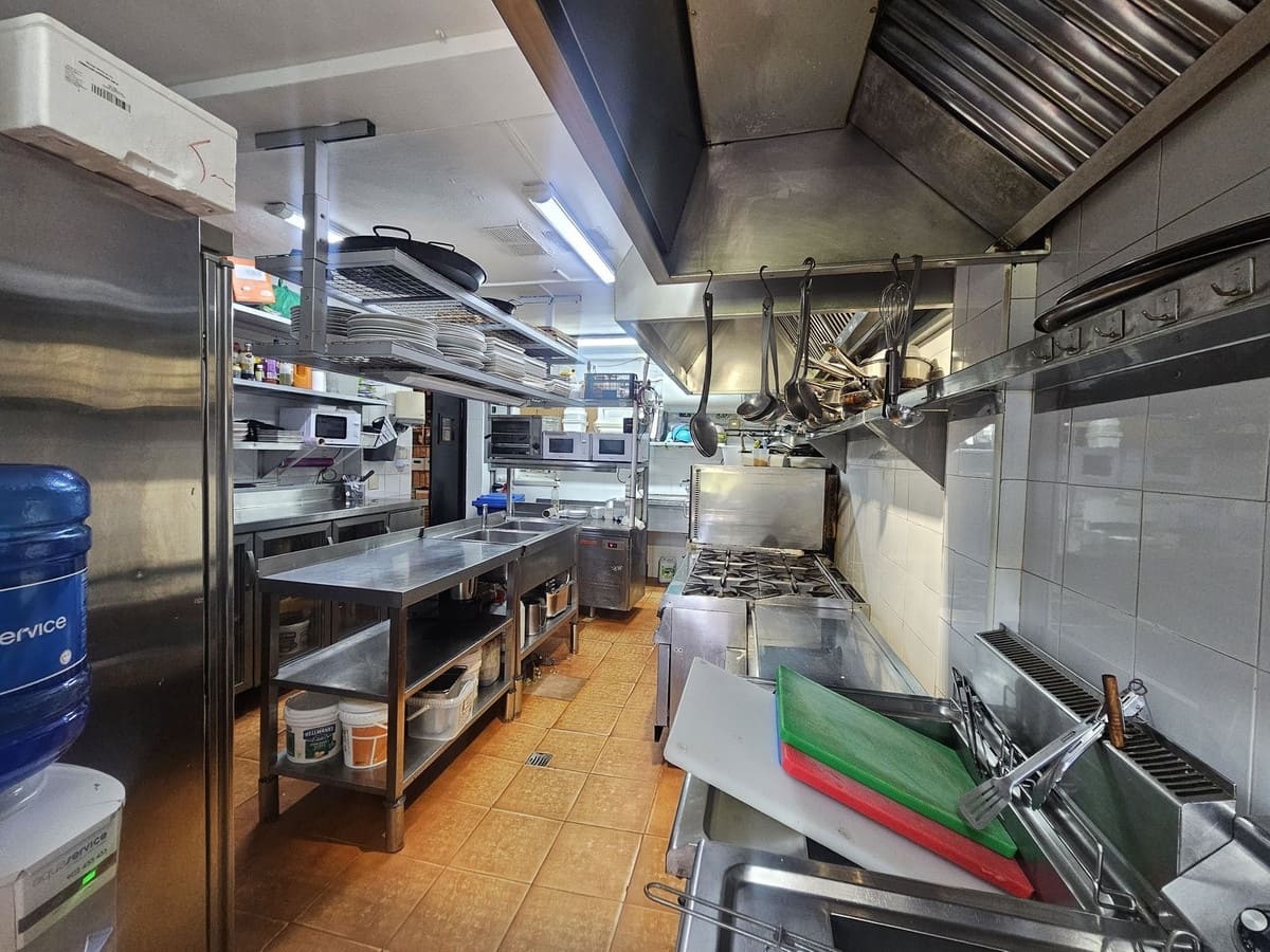 Restaurant/Bar à vendre à Torreguadiaro - 990 000 € (Ref: 8601222)