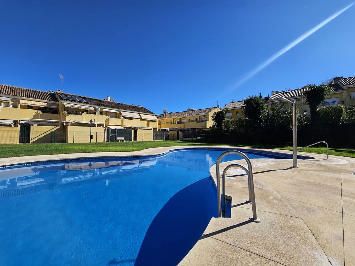 3 Zimmer Haus zu verkaufen in Estepona mit Pool Garage - 355.000 € (Ref: 8620398)