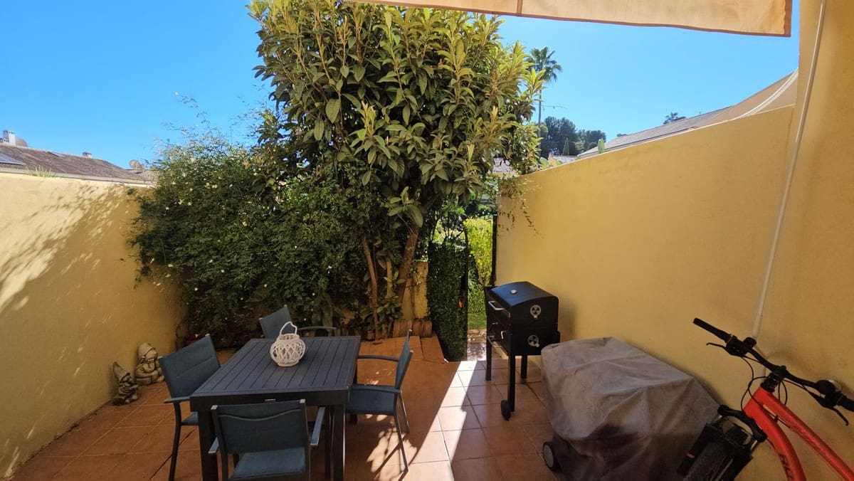 3 Zimmer Haus zu verkaufen in Estepona mit Pool Garage - 355.000 € (Ref: 8620398)