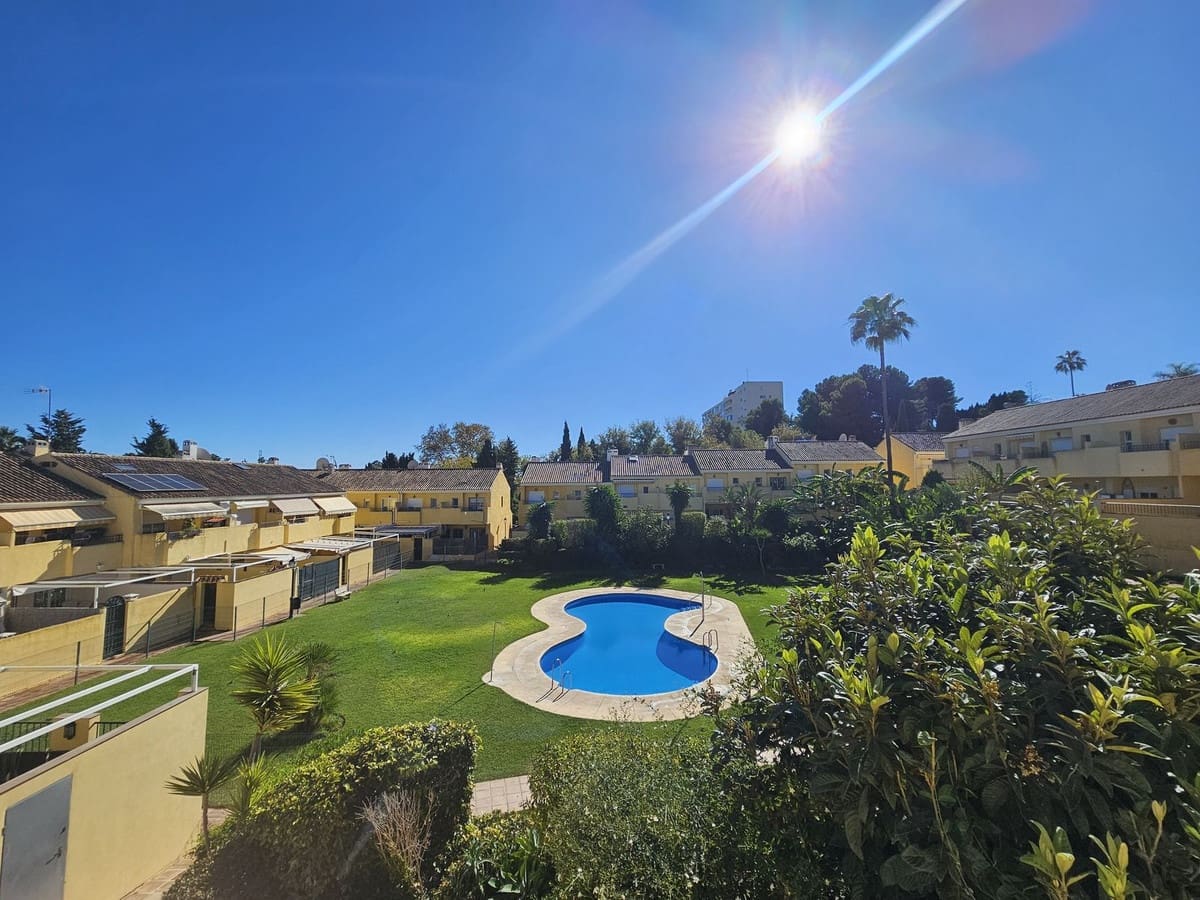 3 soverom Hus til salgs i Estepona med svømmebasseng garasje - € 348 000 (Ref: 8620398)