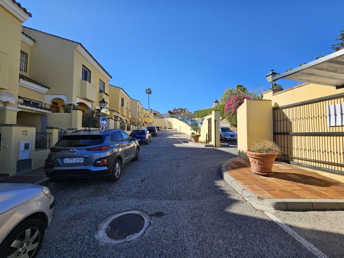 3 soverom Hus til salgs i Estepona med svømmebasseng garasje - € 348 000 (Ref: 8620398)