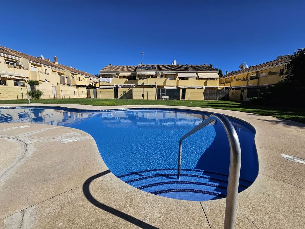 Casa de 3 habitaciones en Estepona en venta con piscina garaje - 348.000 € (Ref: 8620398)
