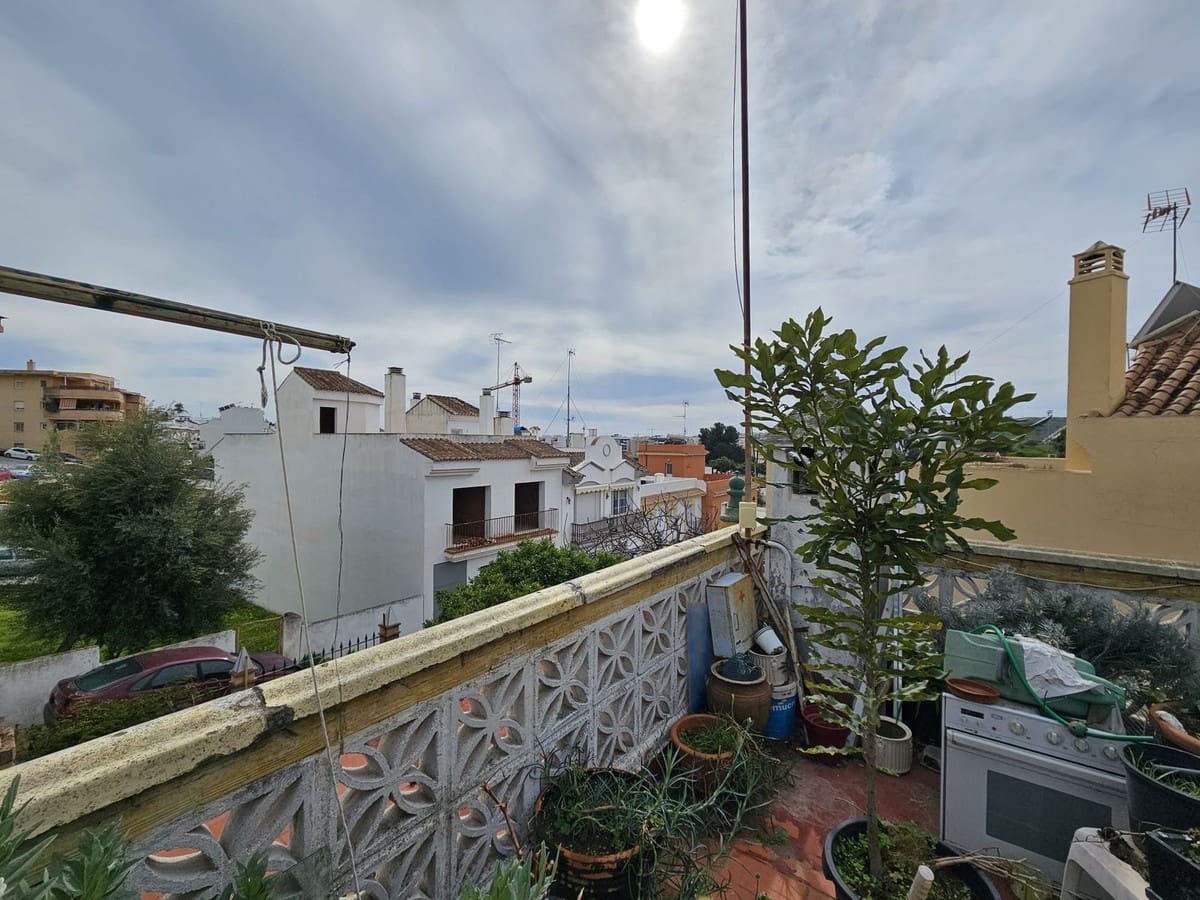5 soveværelse Semi-Rækkehus til salg i Estepona med garage - € 395.000 (Ref: 8782368)