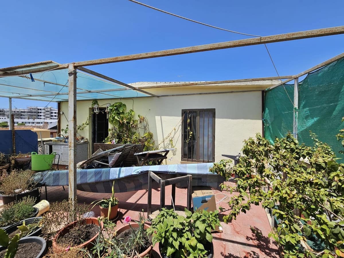 5 soveværelse Semi-Rækkehus til salg i Estepona med garage - € 395.000 (Ref: 8782368)