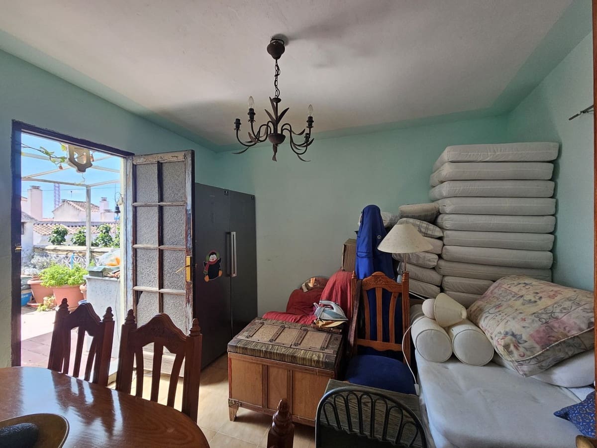 5 soveværelse Semi-Rækkehus til salg i Estepona med garage - € 395.000 (Ref: 8782368)